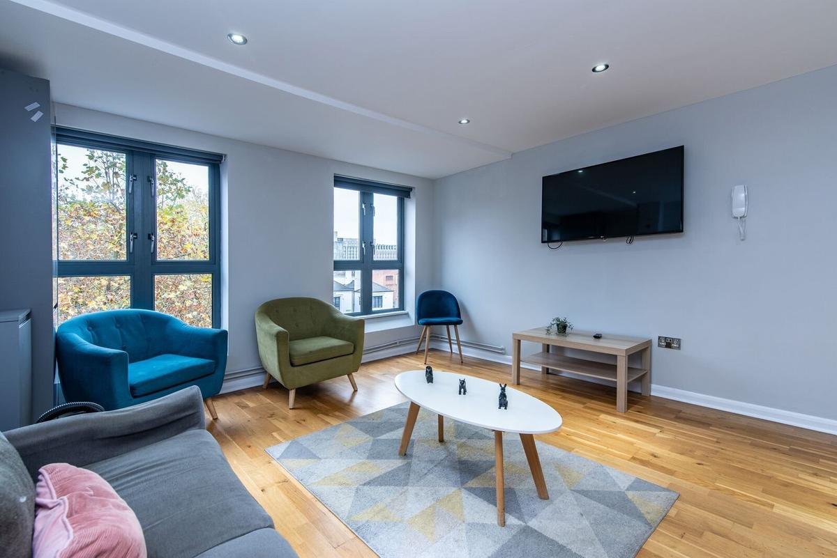 6 bedroom house on Malin Hill, Hockley, Nottingham