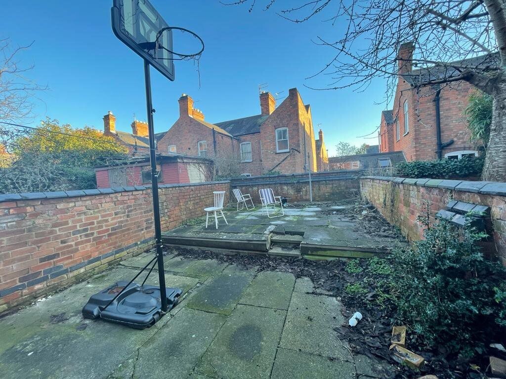 4 bedroom house for rent Clarendon Park Road, Leicester, LE2 3AF UniHomes