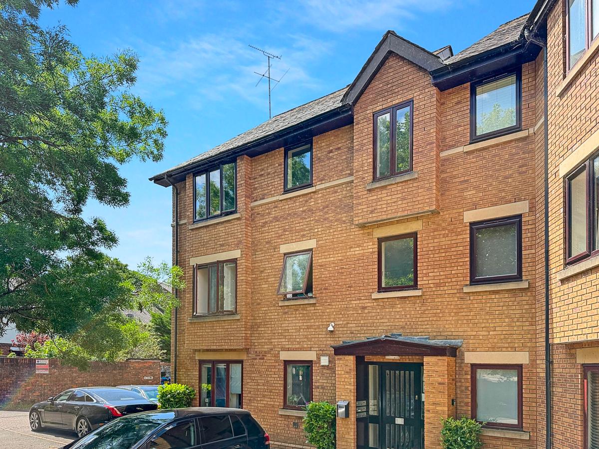 3 bedroom apartment on Swan Court, City Centre, Oxford
