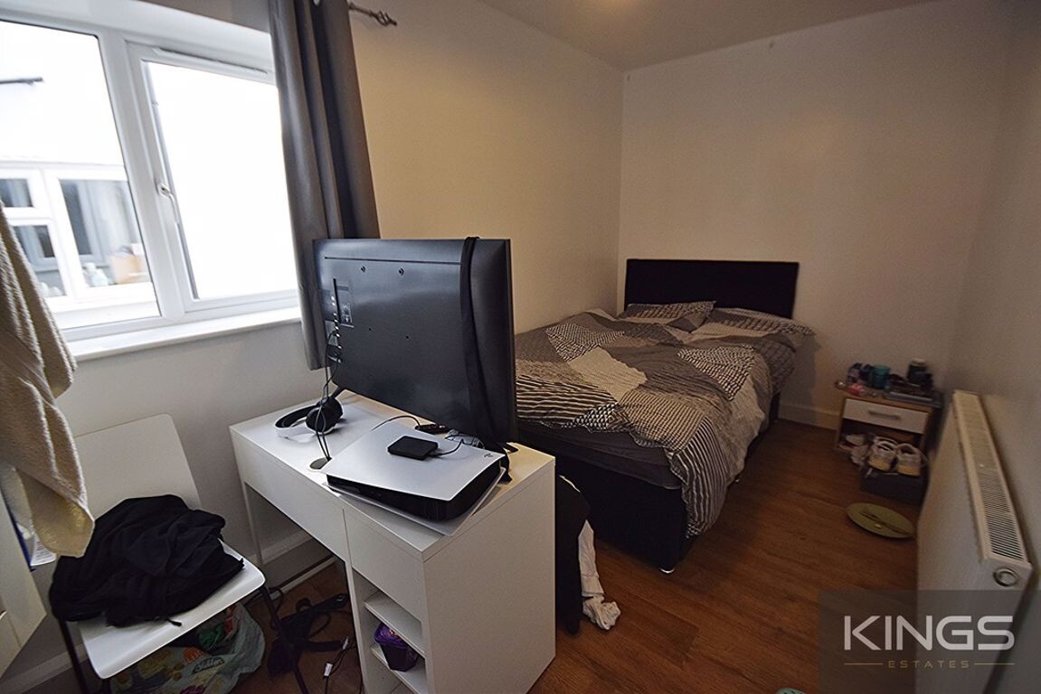 5 bedroom house for rent Weston Road, Surrey, GU2 8AN UniHomes