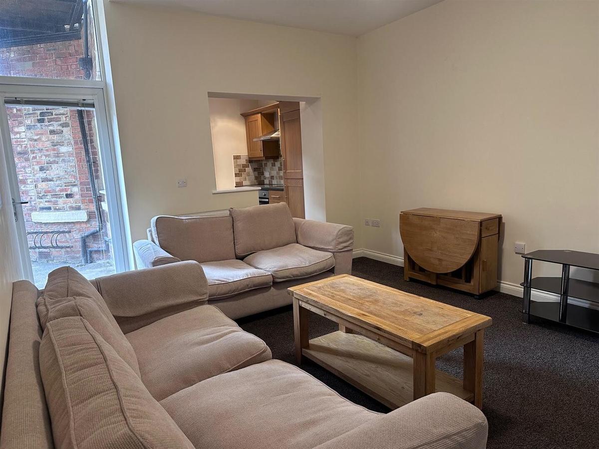 3 bedroom apartment on Lonsdale Terrace, Jesmond, Newcastle