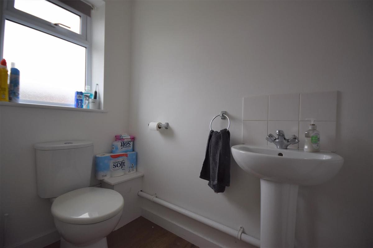 4 bedroom house for rent Blackwell Avenue, Surrey, GU2 8LU UniHomes