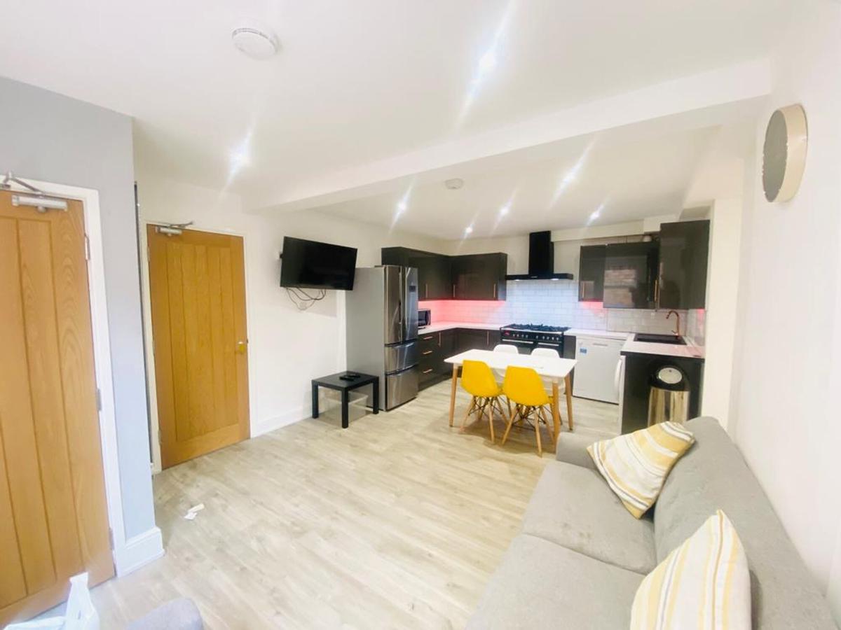 6 bedroom house on Rolleston Drive, Lenton, Nottingham