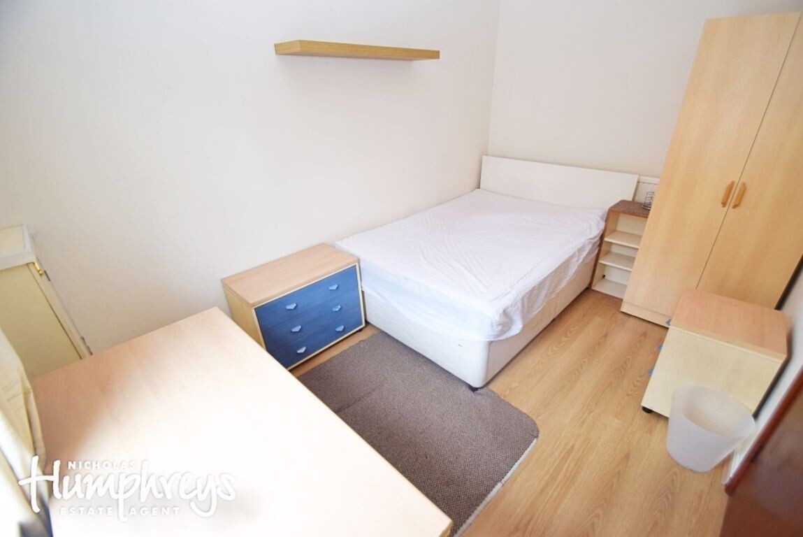 4 bedroom house for rent Queen Anne Street, StokeonTrent, ST4 2EQ