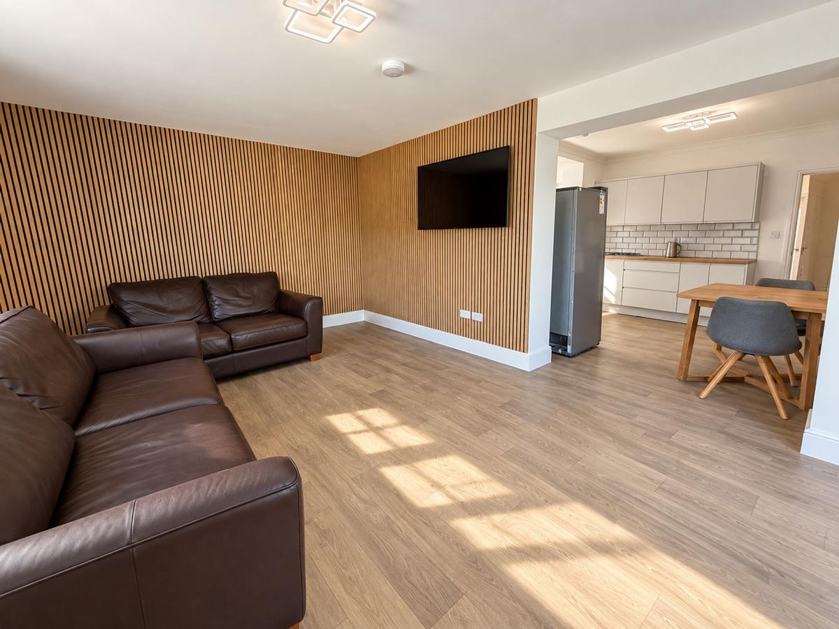 6 bedroom house on Wallisdown Road, Wallisdown, Bournemouth