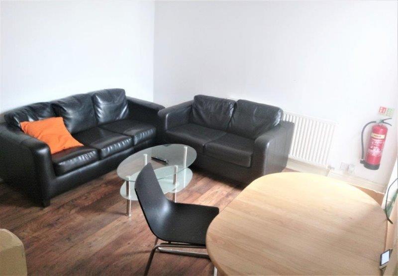 3 bedroom apartment for rent Wilmslow Road, Manchester, M14 5TB UniHomes