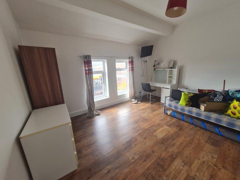 3 bedroom apartment for rent Wilmslow Road, Manchester, M14 5TB UniHomes