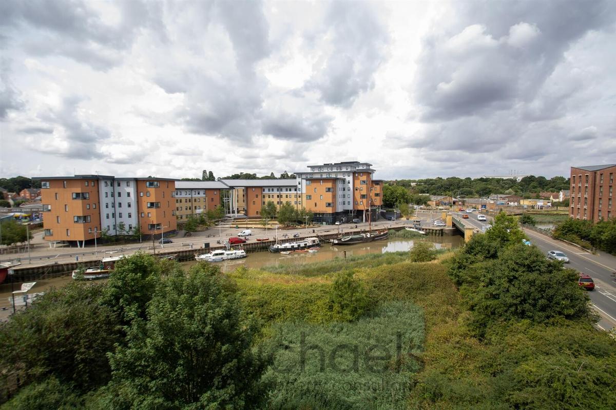 3 bedroom apartment for rent Quayside Drive, Colchester, CO2 8GQ UniHomes