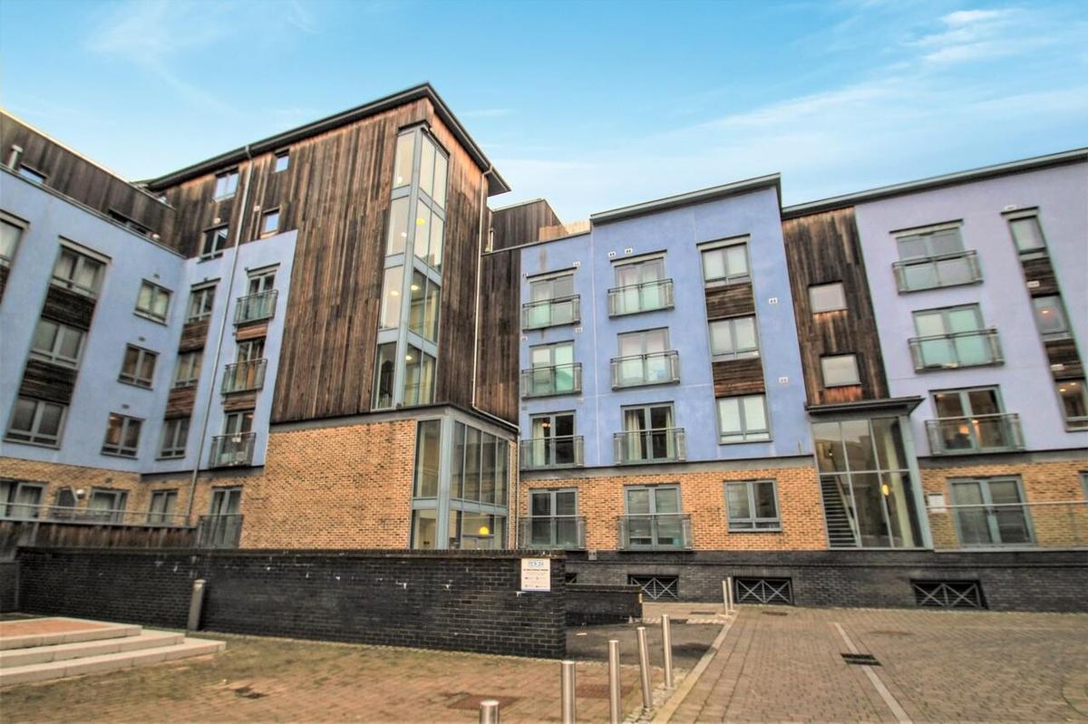 3 bedroom apartment for rent Quayside Drive, Colchester, CO2 8GQ UniHomes