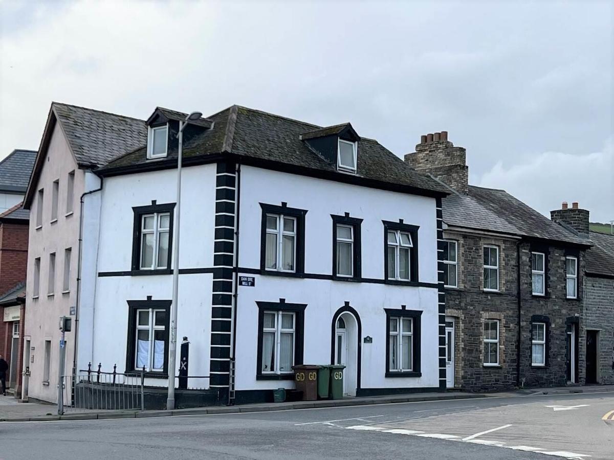 6 bedroom house for rent Mill Street, Aberystwyth, SY23 1HZ UniHomes