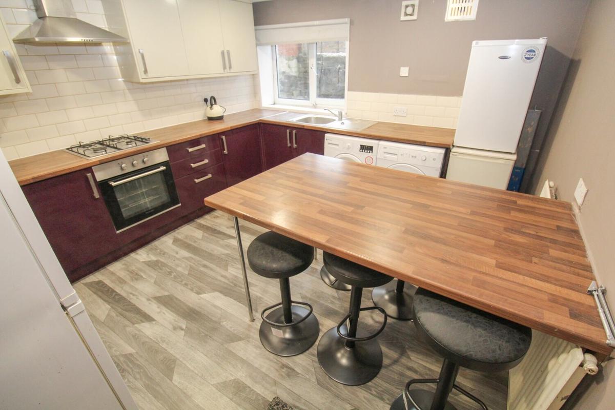 6 bedroom house for rent Woodhouse, Leeds, LS3 1AT UniHomes