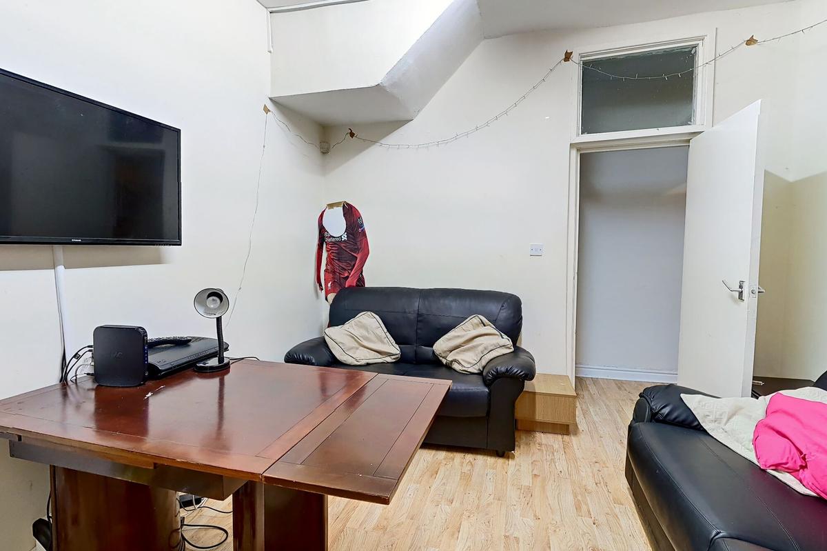 4 bedroom house for rent Russell Road, Liverpool, L18 1DY UniHomes