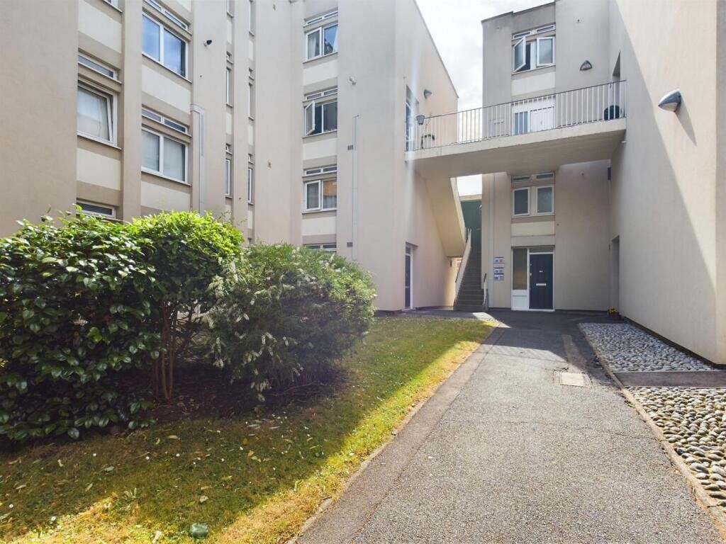 4 bedroom house for rent Cedars Road London, SW4 0PN | UniHomes