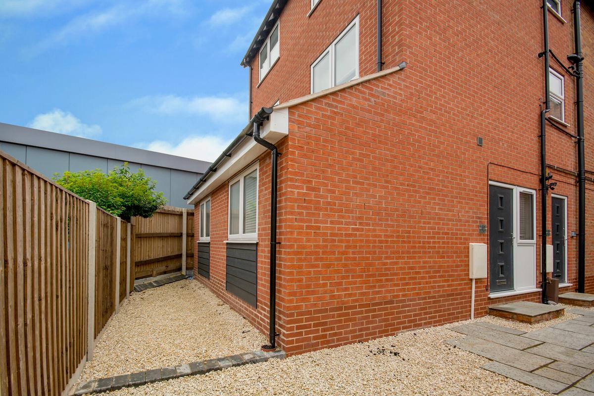 3 bedroom apartment for rent Melton Road, Nottingham, NG2 6EP UniHomes