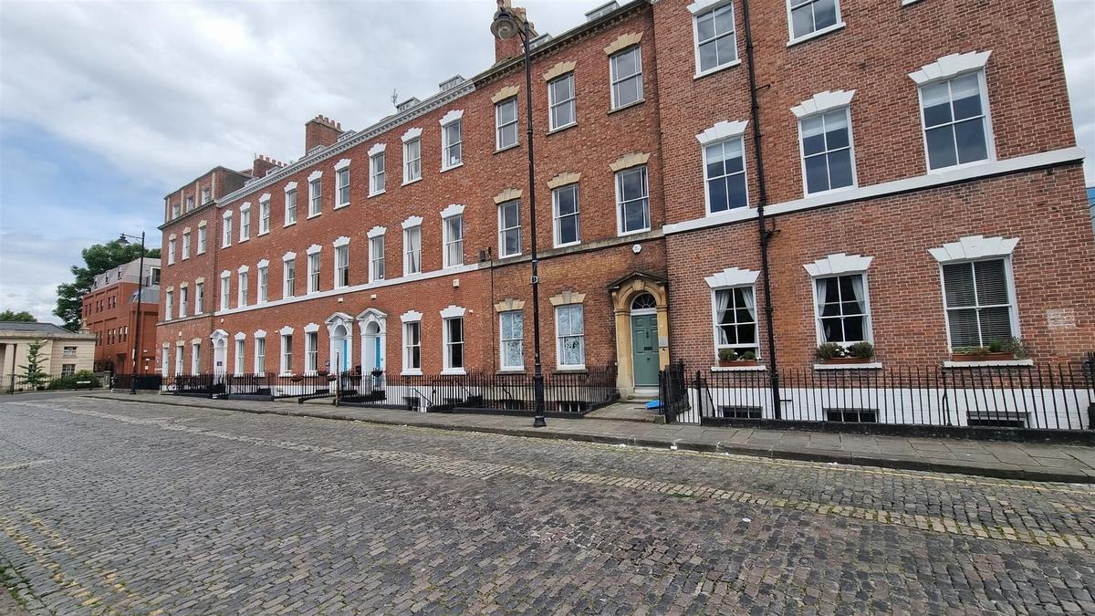 3 bedroom apartment for rent 8 Brunswick Square, Bristol, BS2 8PE UniHomes