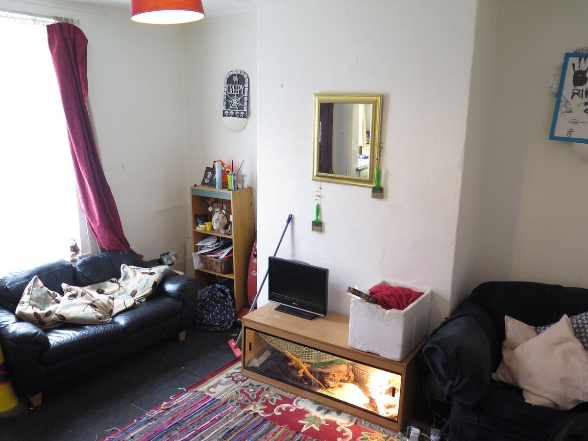 2 bedroom house on Harold Grove, Hyde Park, Leeds