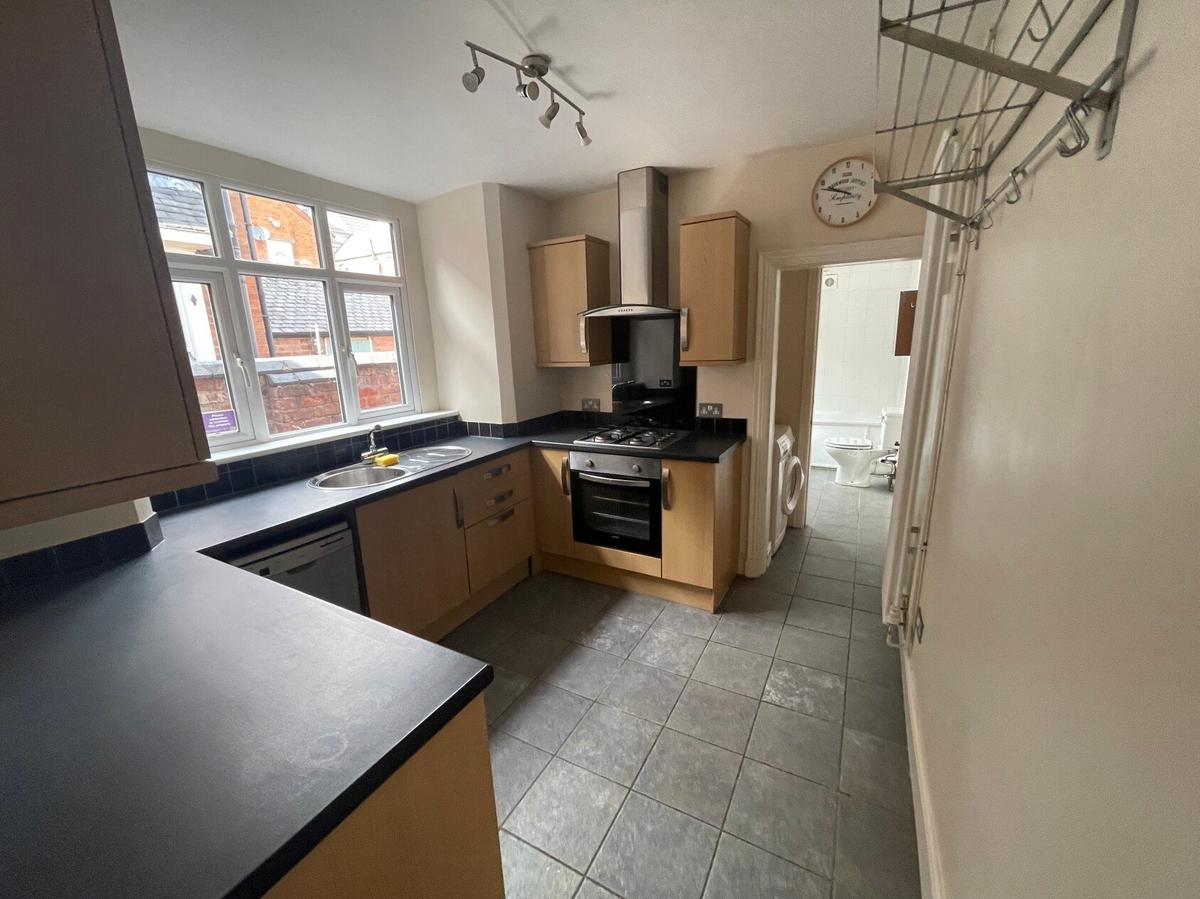 4 bedroom house for rent Eastleigh Road, Leicester, LE3 0DB UniHomes