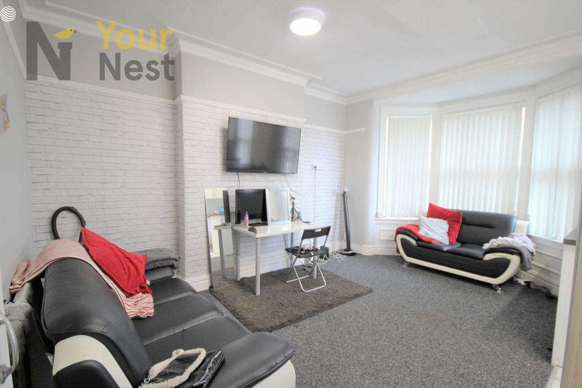 4 bedroom apartment for rent Headingley Avenue, Leeds, LS6 3EP UniHomes