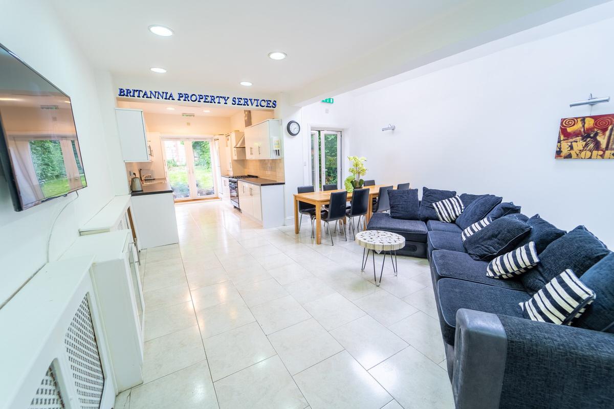 6 bedroom house for rent Oak Tree Lane, Birmingham, B29 6HX UniHomes