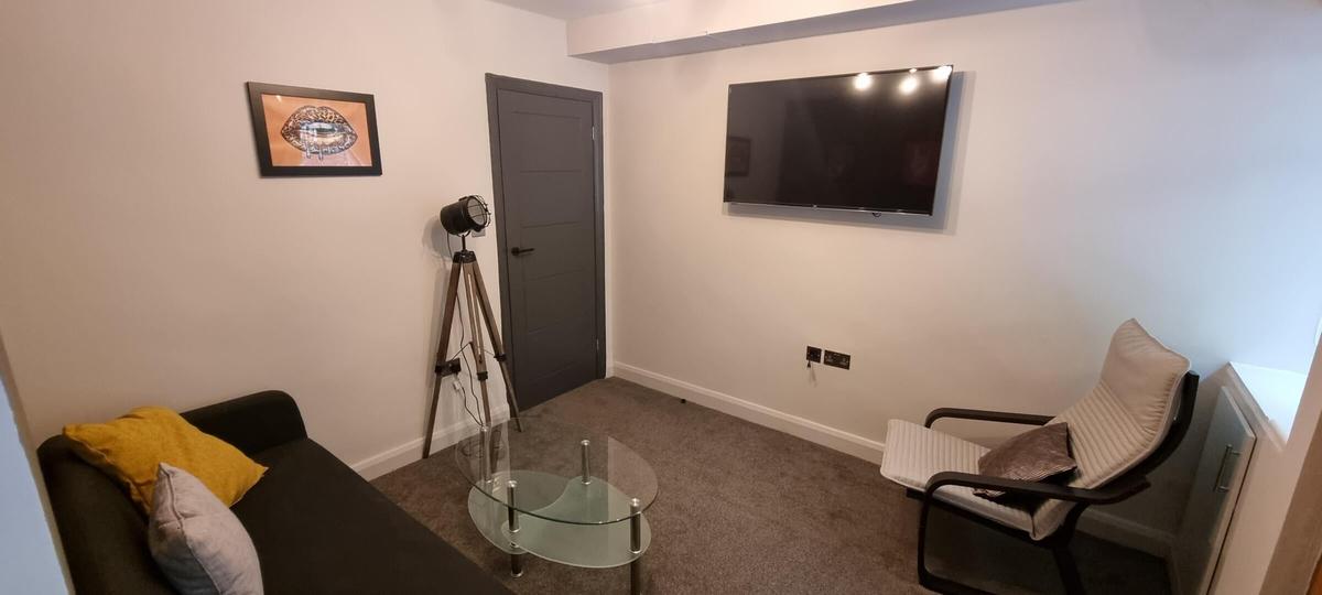 4 bedroom apartment for rent Burley Road, Leeds, LS4 2SN UniHomes