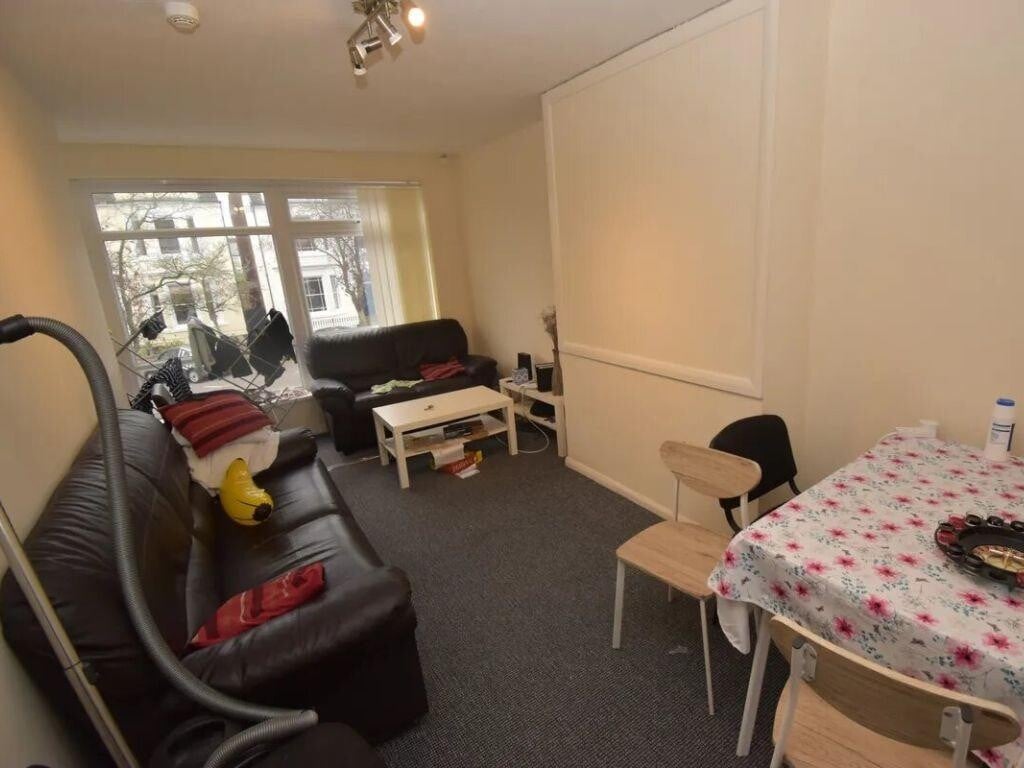 6 bedroom house for rent Russell Terrace, Leamington Spa, CV31 1HE