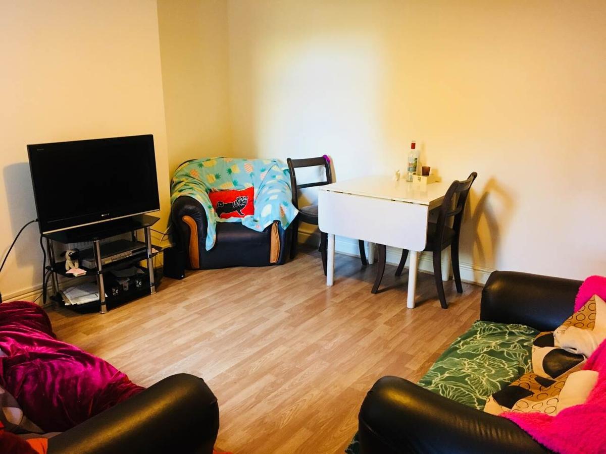 3 bedroom house for rent Cathays Terrace, Cardiff, CF24 4HY UniHomes