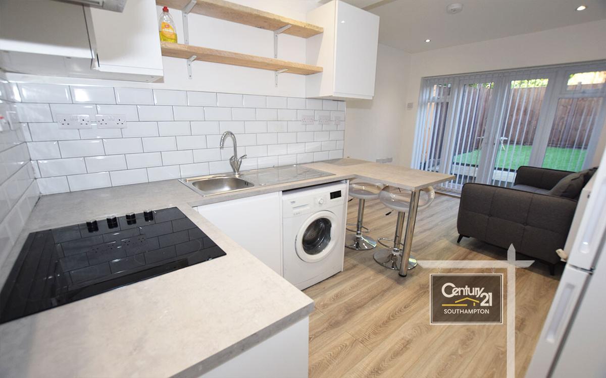 3 bedroom apartment for rent High Road, Southampton, SO16 2JE UniHomes