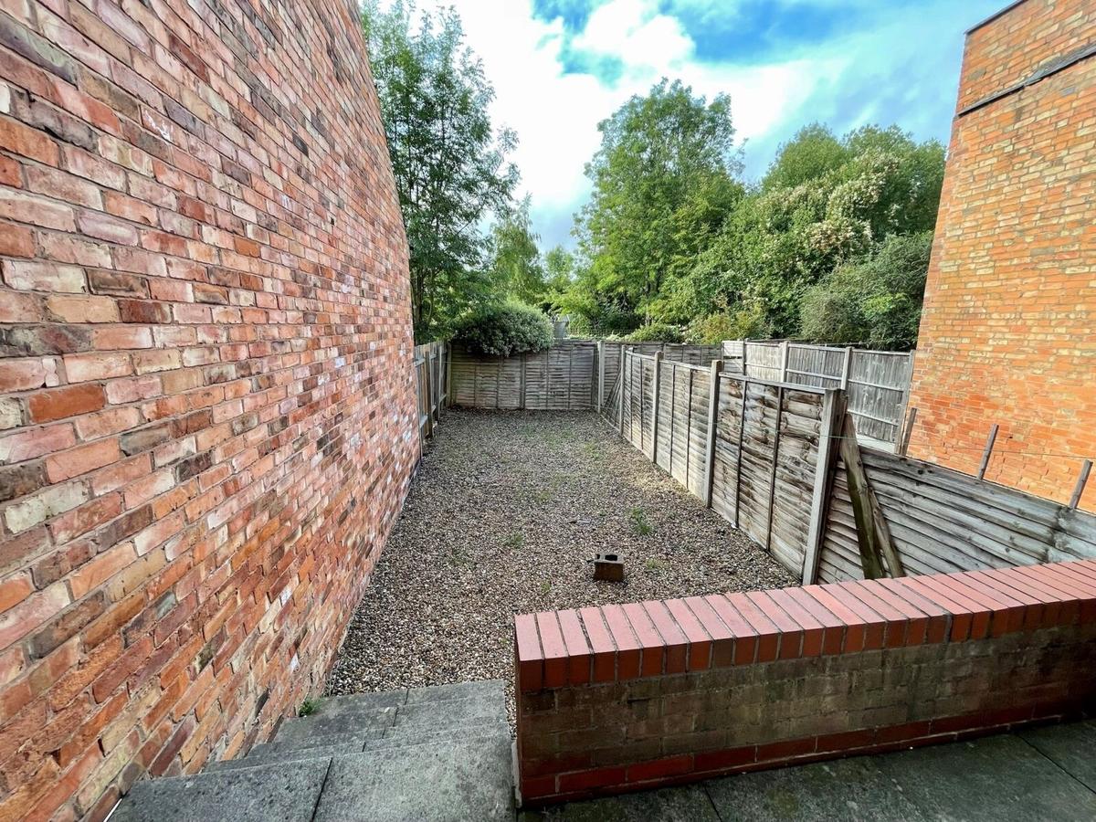 4 bedroom house for rent Knighton Fields Road East, Leicester, LE2 6DP UniHomes