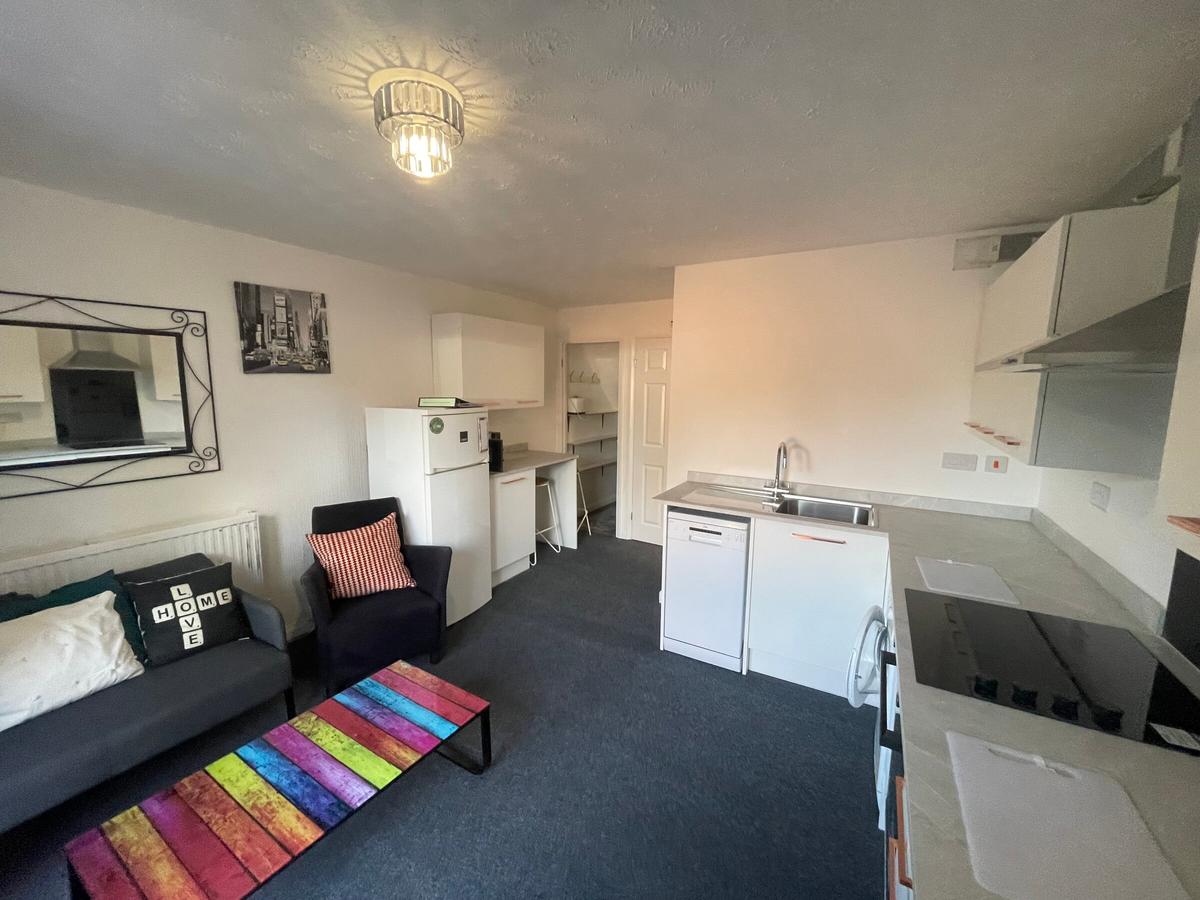 4 bedroom house for rent Meadow Close, Nottingham, NG2 3HZ UniHomes