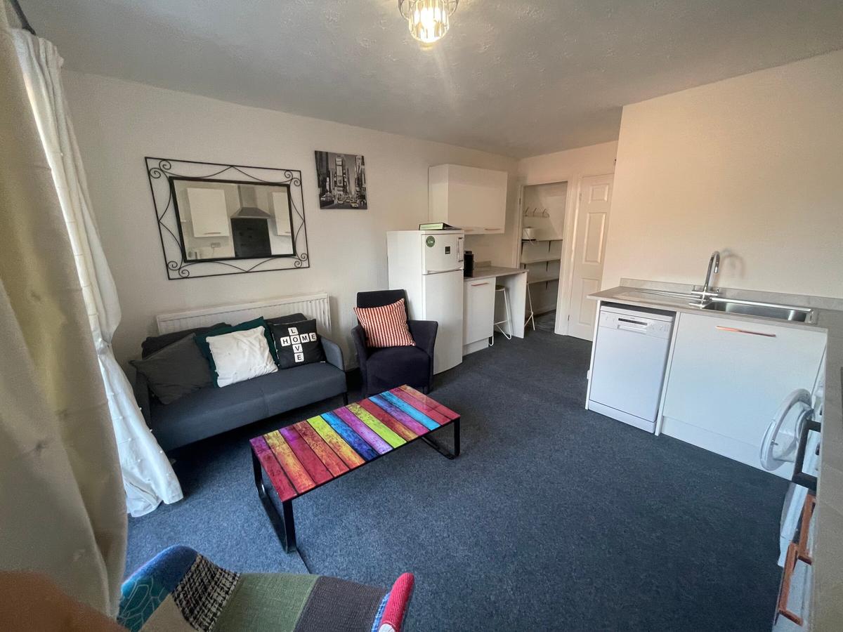 4 bedroom house for rent Meadow Close, Nottingham, NG2 3HZ UniHomes