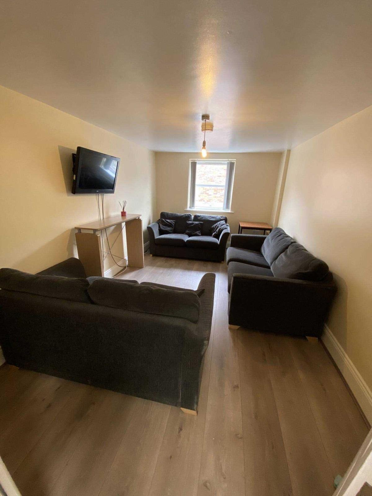 7 bedroom house on Wilmslow Road, Fallowfield, Manchester