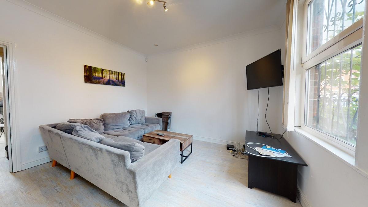 5 bedroom house for rent Burley Lodge Road, Leeds, LS6 1QP UniHomes