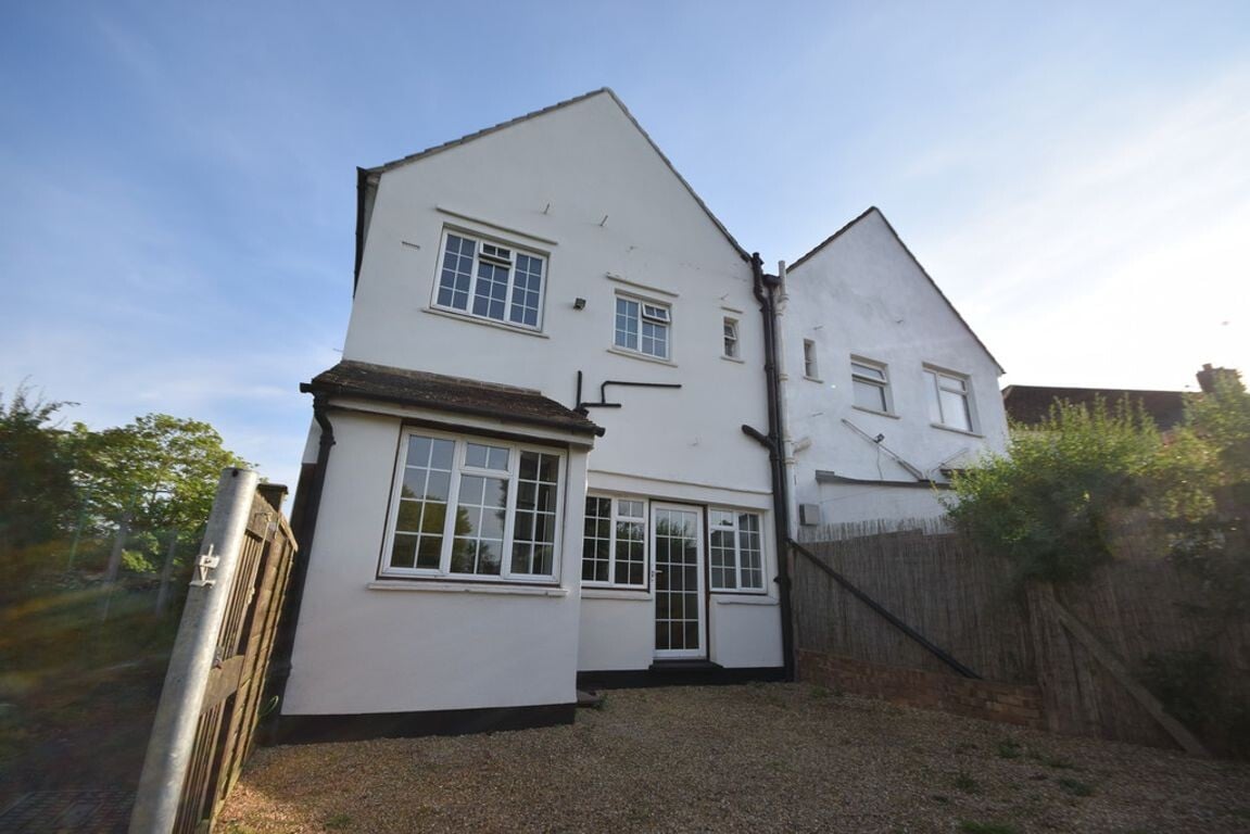 2 bedroom apartment for rent Laleham Road London, TW17 0AH UniHomes