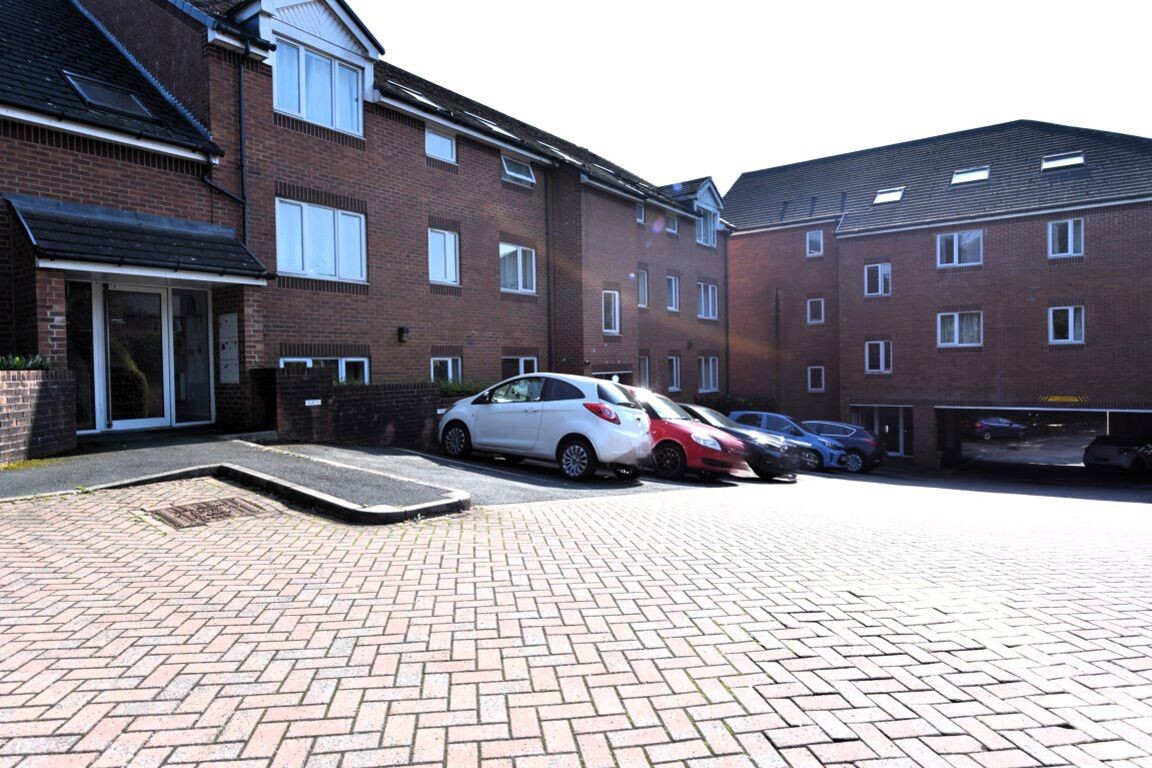 2 bedroom house for rent 123 Hawksworth Road Leeds, LS18 4JJ | UniHomes