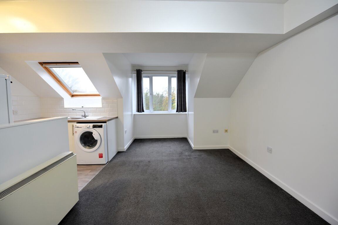 2 bedroom house for rent 123 Hawksworth Road Leeds, LS18 4JJ | UniHomes