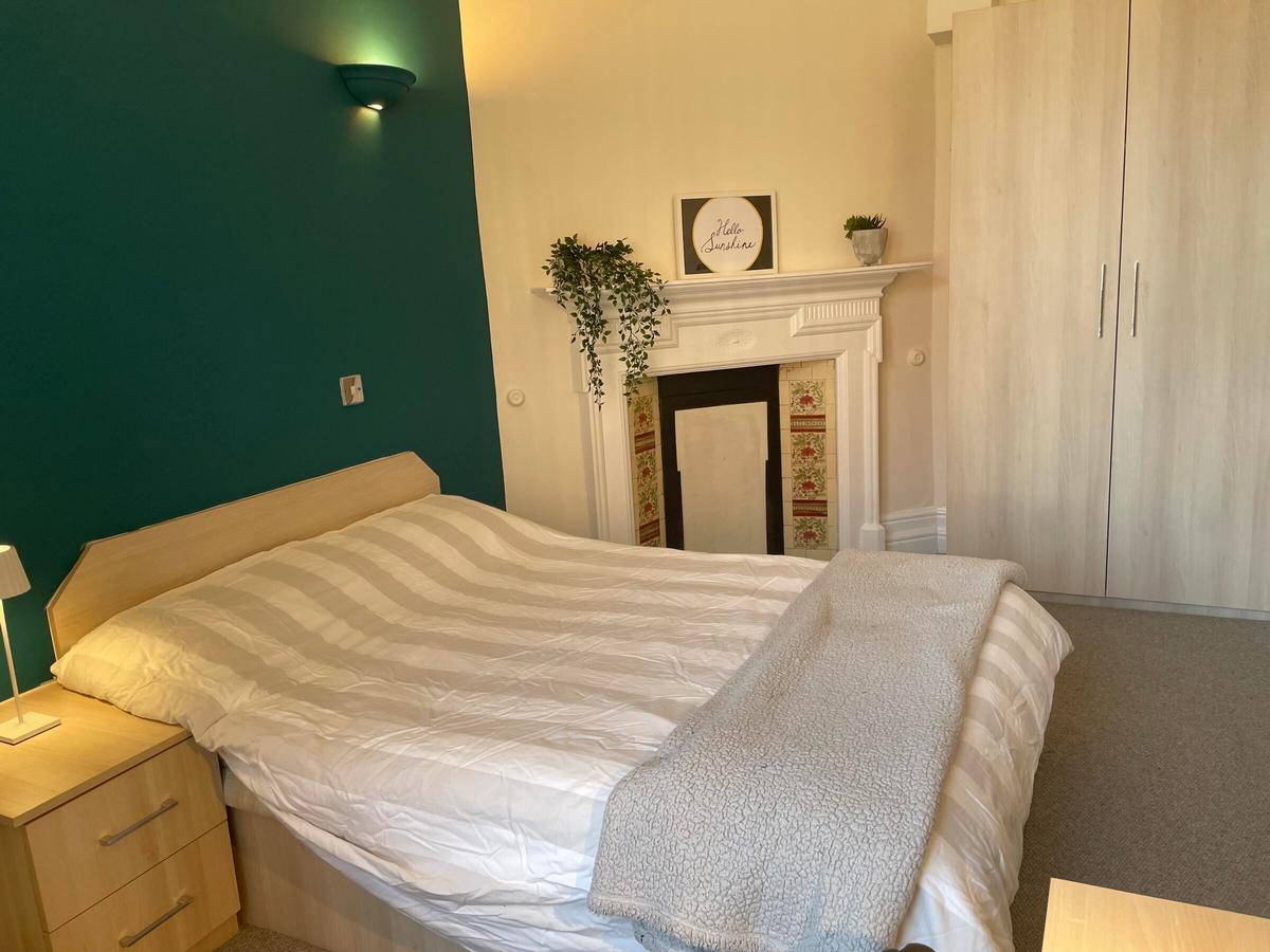 2 bedroom apartment for rent Kirkstall Lane, Leeds, LS6 3EJ UniHomes