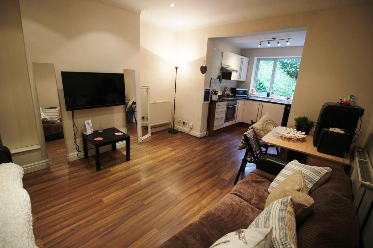 5 bedroom house for rent Headingley Crescent, Leeds, LS6 3EH UniHomes
