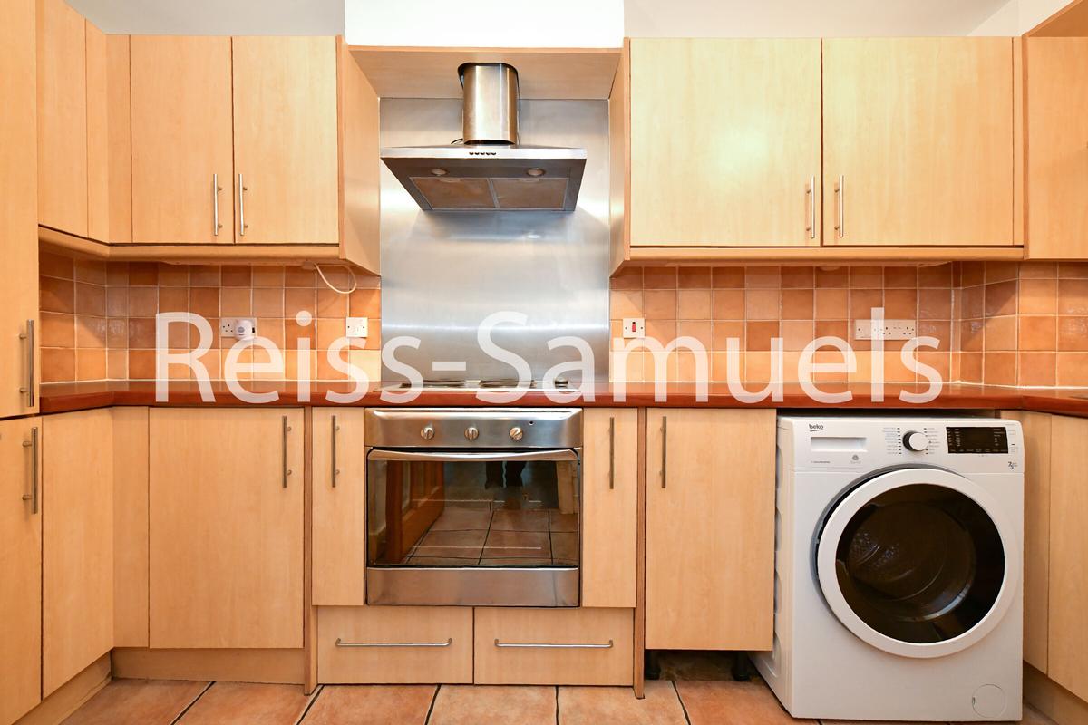 3 bedroom apartment for rent St. Davids Square, London, E14 3WB UniHomes