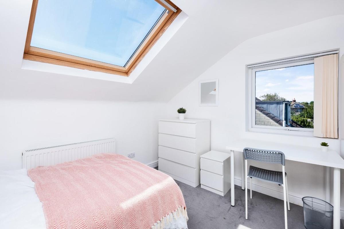 5 bedroom house for rent Lytton Gardens, Bath, BA2 1LW UniHomes