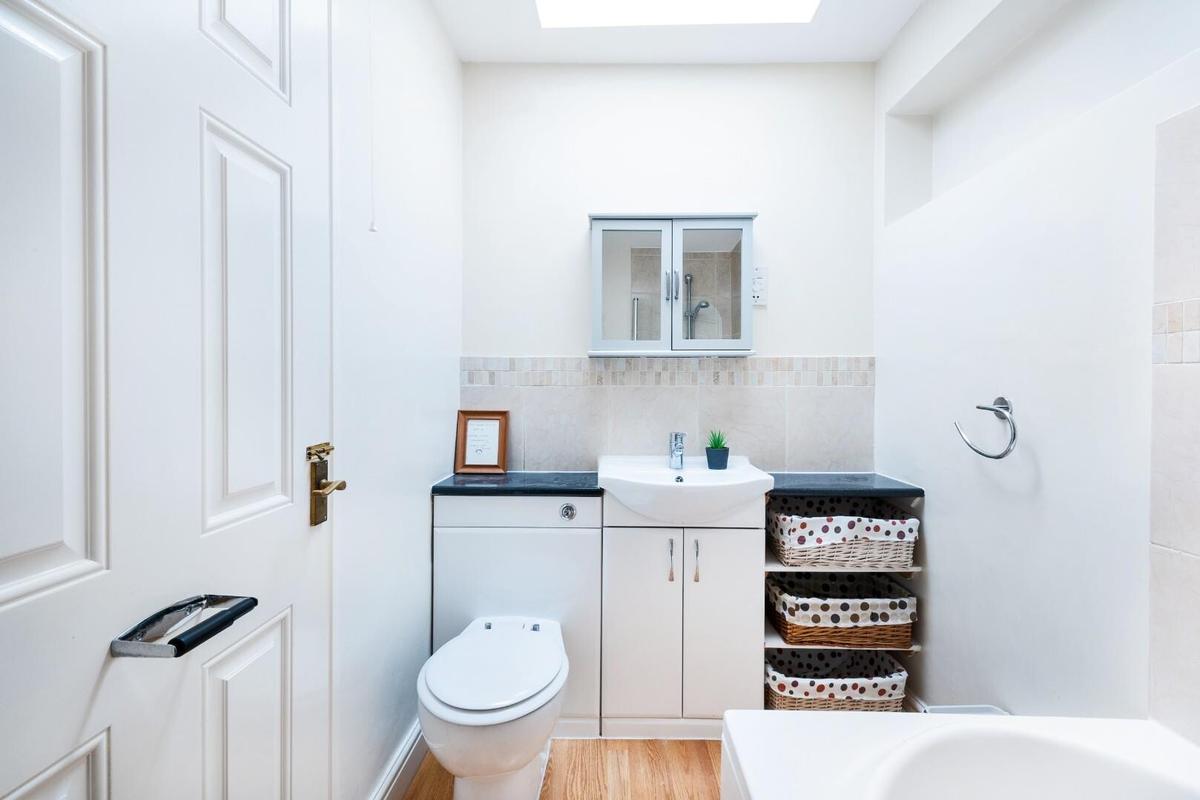 5 bedroom house for rent Lytton Gardens, Bath, BA2 1LW UniHomes