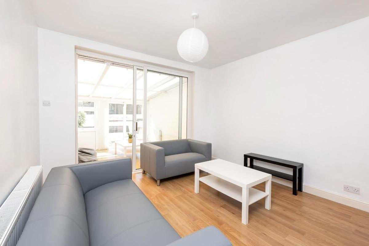 5 bedroom house for rent Lytton Gardens, Bath, BA2 1LW UniHomes