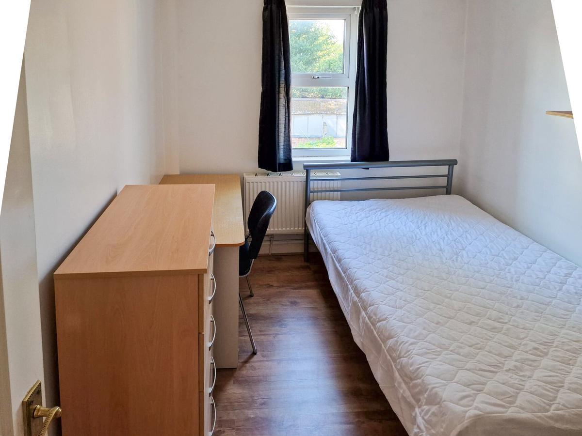 5 bedroom house for rent Clarendon Park Road, Leicester, LE2 3AN UniHomes