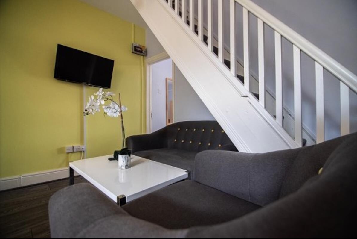 2 bedroom apartment on Junction Road, Ecclesall, Sheffield