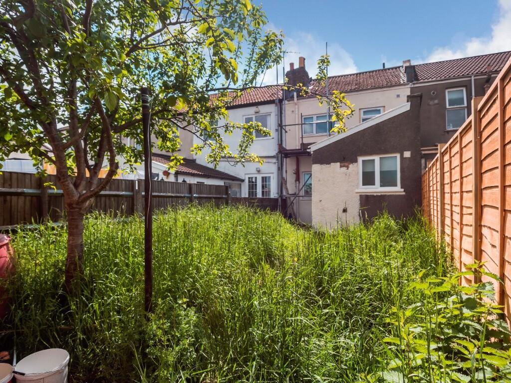 4 bedroom house for rent Southmead Road Southmead, Bristol, BS10 5DX