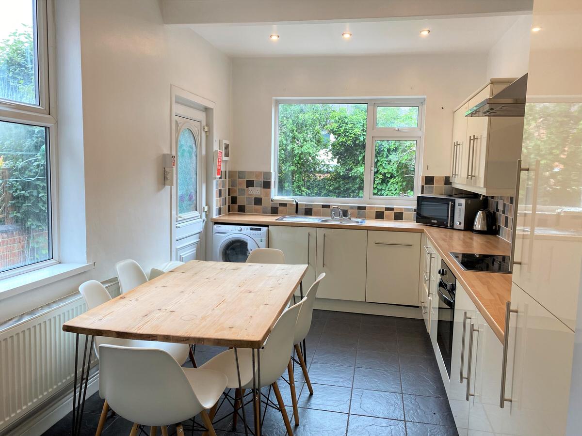 6 bedroom house for rent Rolleston Drive, Nottingham, NG7 1LA UniHomes