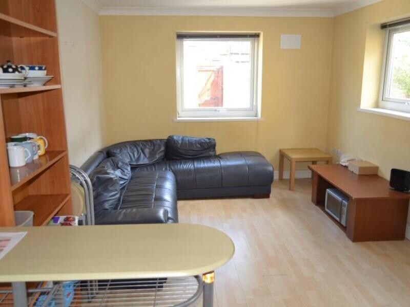 4 bedroom apartment for rent Ruthin Gardens, Cardiff, CF24 4AU UniHomes