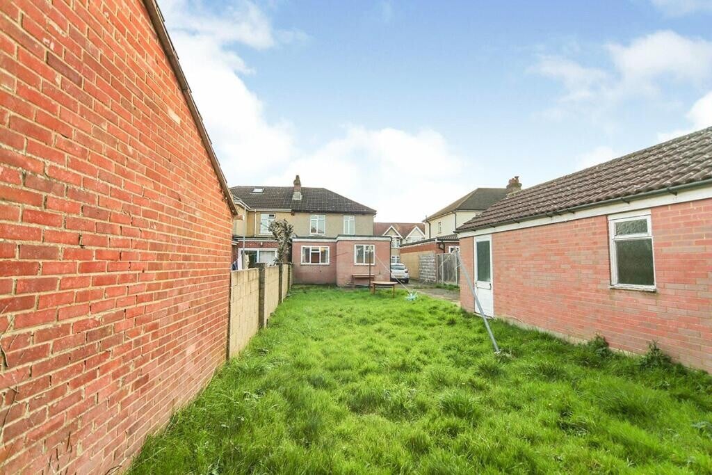 5 bedroom house for rent Blenheim Gardens, Southampton, SO17 3RP UniHomes