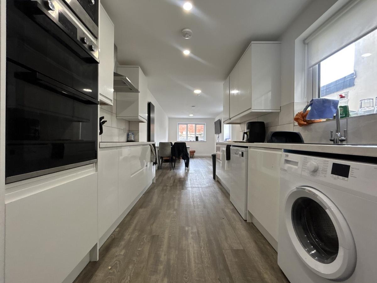 7 bedroom house on Rhymney Street, Cathays, Cardiff
