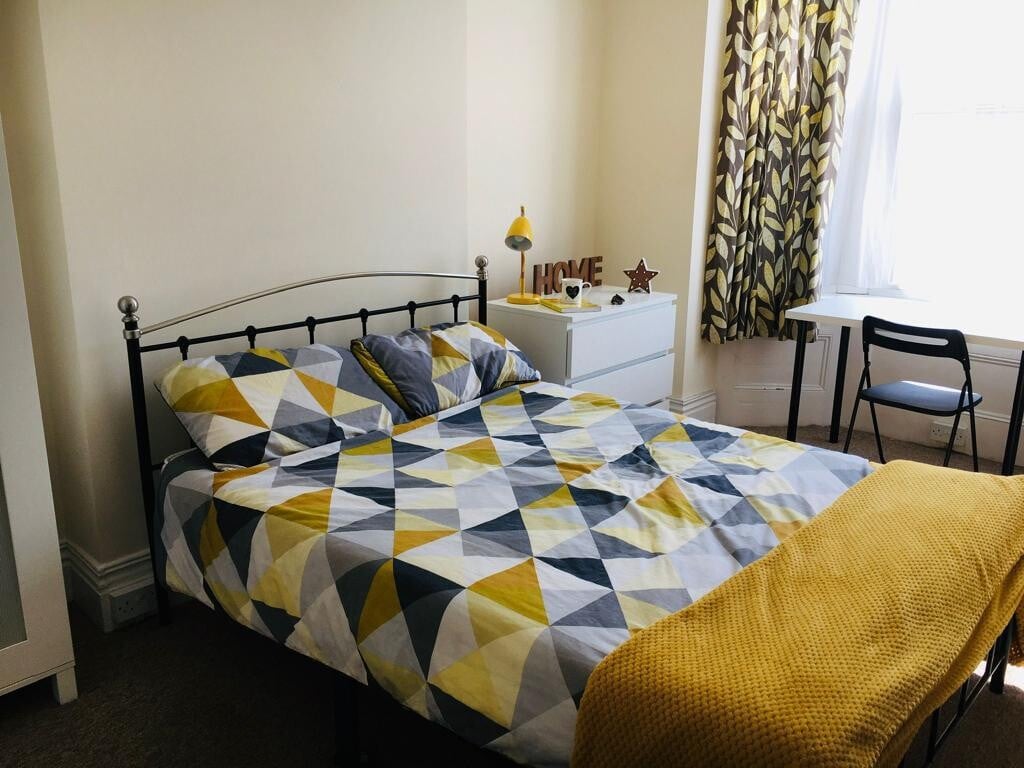 5 bedroom house for rent Chetwynd Road Portsmouth, PO4 0LZ UniHomes