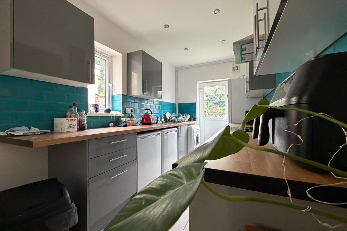 4 bedroom house on Rhymney Street, Cathays, Cardiff